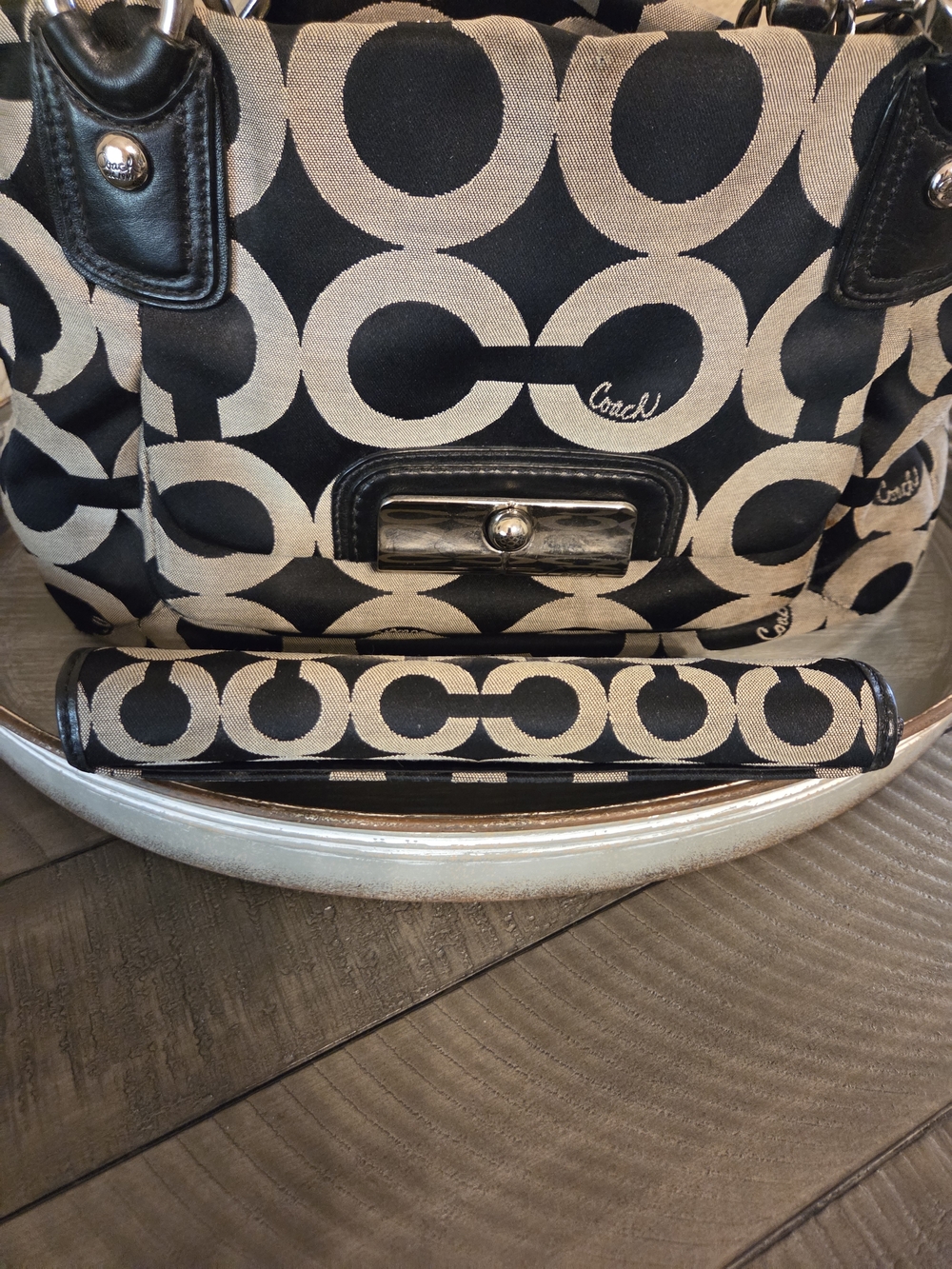 Coach Hand Bag and Wallet Set - Picture 16 of 16